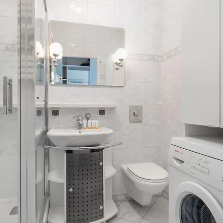 One Bedroom With Balcony In By Renters Lejlighed *