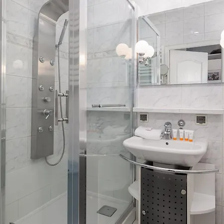 One Bedroom With Balcony In By Renters Lejlighed Poznań